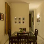 Room In Bb - Hauz Khas 3 Rooms Bnb