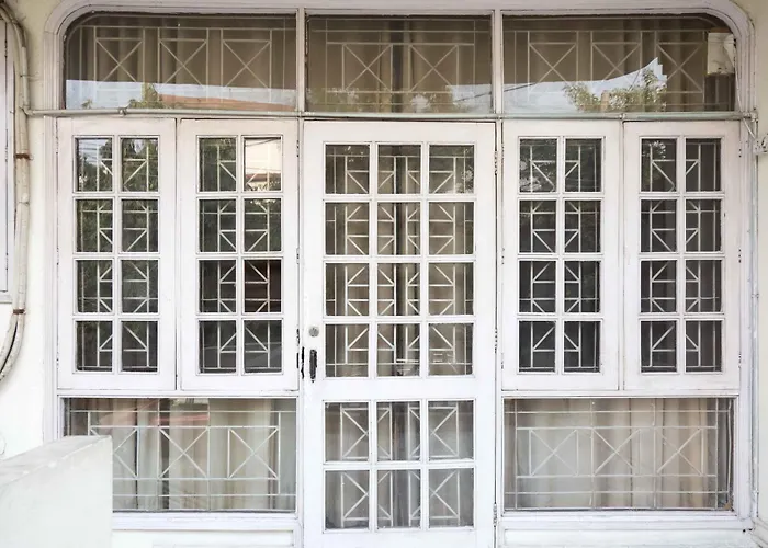 Room In Bb - Hauz Khas 3 Rooms Bnb